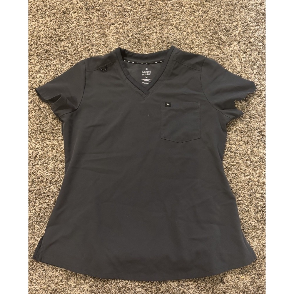 Beyond Scrubs Pewter Grey Short Sleeve Top 1 Pocket Medical Uniform Women Medium